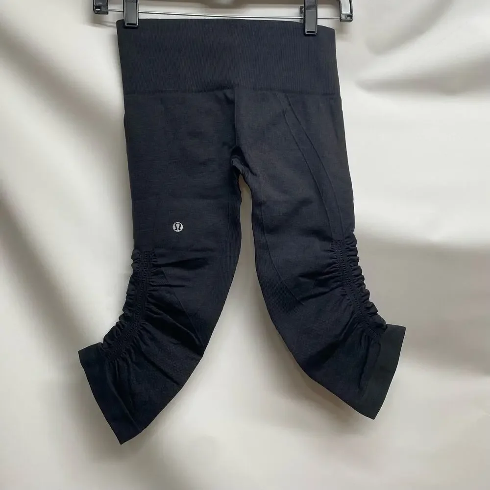 Lululemon In the Flow Crop Heathered Black sz 2 EUC